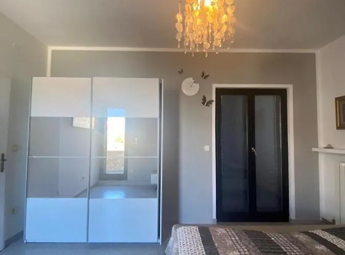 Ignoto Appartamento *